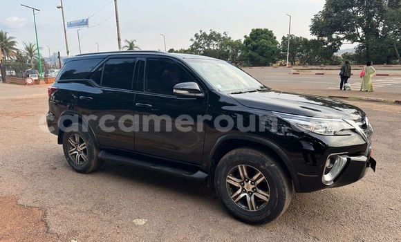 Sayi Na hannu Toyota Fortuner Black Mota in Yaounde a Babban Kamaru Sayi Na hannu Toyota Fortuner Black Mota in Yaounde a Babban Kamaru