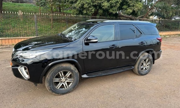 Sayi Na hannu Toyota Fortuner Black Mota in Yaounde a Babban Kamaru Sayi Na hannu Toyota Fortuner Black Mota in Yaounde a Babban Kamaru