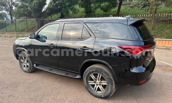 Sayi Na hannu Toyota Fortuner Black Mota in Yaounde a Babban Kamaru Sayi Na hannu Toyota Fortuner Black Mota in Yaounde a Babban Kamaru