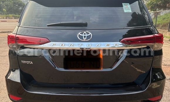 Sayi Na hannu Toyota Fortuner Black Mota in Yaounde a Babban Kamaru Sayi Na hannu Toyota Fortuner Black Mota in Yaounde a Babban Kamaru