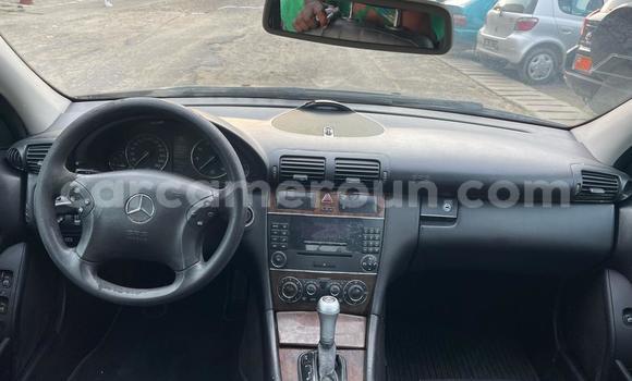 Sayi Na hannu Mercedes-Benz C-Classe Black Mota in Douala a Ƙasar Kamaru Sayi Na hannu Mercedes-Benz C-Classe Black Mota in Douala a Ƙasar Kamaru