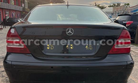 Sayi Na hannu Mercedes-Benz C-Classe Black Mota in Douala a Ƙasar Kamaru Sayi Na hannu Mercedes-Benz C-Classe Black Mota in Douala a Ƙasar Kamaru