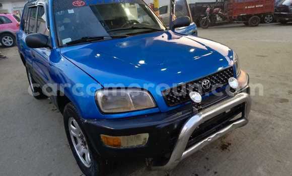Sayi Na hannu Toyota RAV4 Blue Mota in Douala a Ƙasar Kamaru