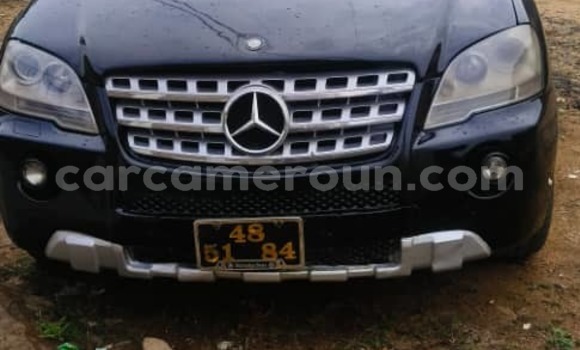 Sayi Na hannu Mercedes‒Benz ML–Class Black Mota in Douala a Ƙasar Kamaru