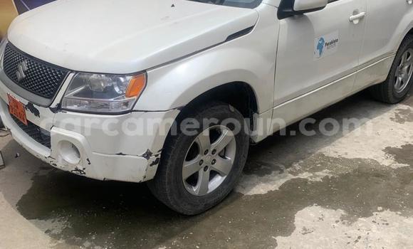 Sayi Na hannu Suzuki Grand Vitara White Mota in Douala a Ƙasar Kamaru Sayi Na hannu Suzuki Grand Vitara White Mota in Douala a Ƙasar Kamaru