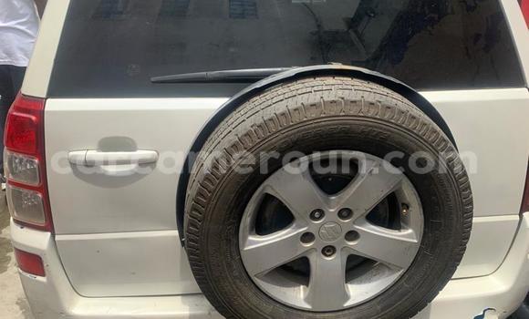Sayi Na hannu Suzuki Grand Vitara White Mota in Douala a Ƙasar Kamaru Sayi Na hannu Suzuki Grand Vitara White Mota in Douala a Ƙasar Kamaru