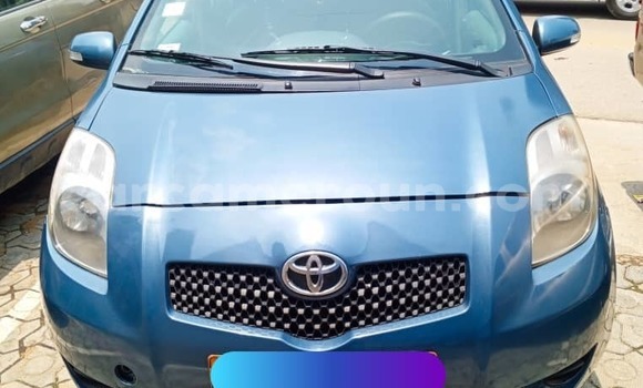 Buy Used Toyota Yaris Blue Car in Douala in Littoral Cameroon
