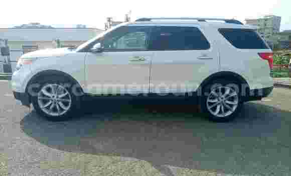 Sayi Na hannu Ford Explorer Sport Trac White Mota in Douala a Ƙasar Kamaru Sayi Na hannu Ford Explorer Sport Trac White Mota in Douala a Ƙasar Kamaru