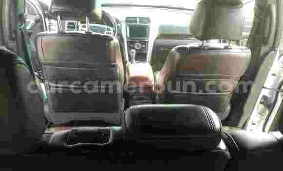 Sayi Na hannu Ford Explorer Sport Trac White Mota in Douala a Ƙasar Kamaru Sayi Na hannu Ford Explorer Sport Trac White Mota in Douala a Ƙasar Kamaru