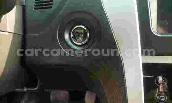 Sayi Na hannu Ford Explorer Sport Trac White Mota in Douala a Ƙasar Kamaru Sayi Na hannu Ford Explorer Sport Trac White Mota in Douala a Ƙasar Kamaru