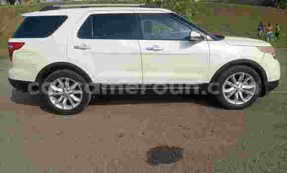 Sayi Na hannu Ford Explorer Sport Trac White Mota in Douala a Ƙasar Kamaru Sayi Na hannu Ford Explorer Sport Trac White Mota in Douala a Ƙasar Kamaru
