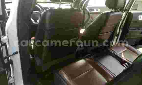 Sayi Na hannu Ford Explorer Sport Trac White Mota in Douala a Ƙasar Kamaru Sayi Na hannu Ford Explorer Sport Trac White Mota in Douala a Ƙasar Kamaru