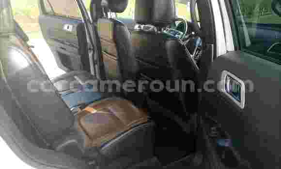 Sayi Na hannu Ford Explorer Sport Trac White Mota in Douala a Ƙasar Kamaru Sayi Na hannu Ford Explorer Sport Trac White Mota in Douala a Ƙasar Kamaru