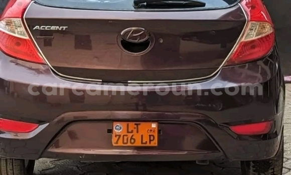 Sayi Na hannu Hyundai Accent Red Mota in Yaounde a Babban Kamaru Sayi Na hannu Hyundai Accent Red Mota in Yaounde a Babban Kamaru