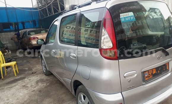 Sayi Na hannu Toyota Yaris Verso Azurfa Mota in Douala a Ƙasar Kamaru Sayi Na hannu Toyota Yaris Verso Azurfa Mota in Douala a Ƙasar Kamaru