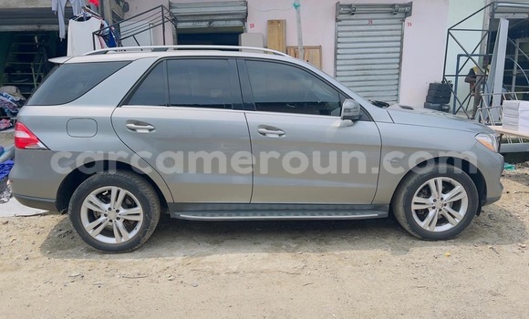 Sayi Sabo Mercedes‒Benz ML–Class Azurfa Mota in Douala a Ƙasar Kamaru Sayi Sabo Mercedes‒Benz ML–Class Azurfa Mota in Douala a Ƙasar Kamaru