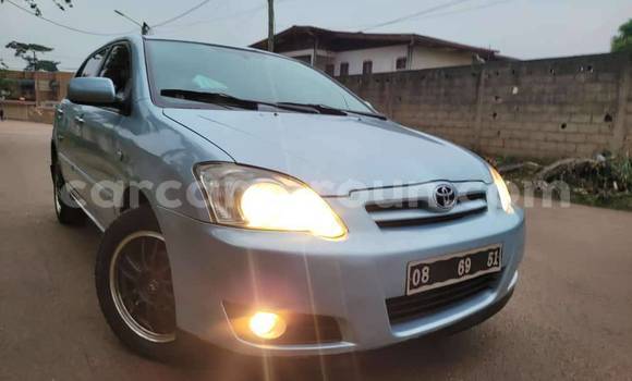 Sayi Na hannu Toyota Corolla Blue Mota in Douala a Ƙasar Kamaru