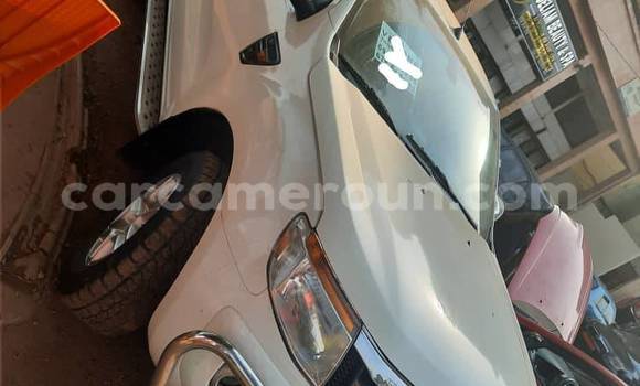 Sayi Na hannu Toyota Pickup White Mota in Yaounde a Babban Kamaru
