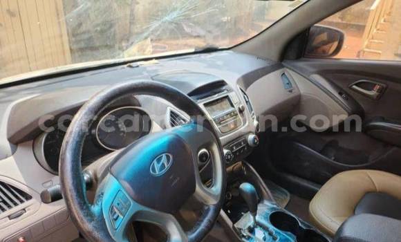 Sayi Na hannu Hyundai ix35 White Mota in Yaounde a Babban Kamaru Sayi Na hannu Hyundai ix35 White Mota in Yaounde a Babban Kamaru