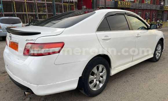 Sayi Na hannu Toyota Camry White Mota in Yaounde a Babban Kamaru Sayi Na hannu Toyota Camry White Mota in Yaounde a Babban Kamaru