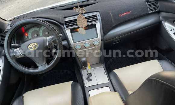 Sayi Na hannu Toyota Camry White Mota in Yaounde a Babban Kamaru Sayi Na hannu Toyota Camry White Mota in Yaounde a Babban Kamaru