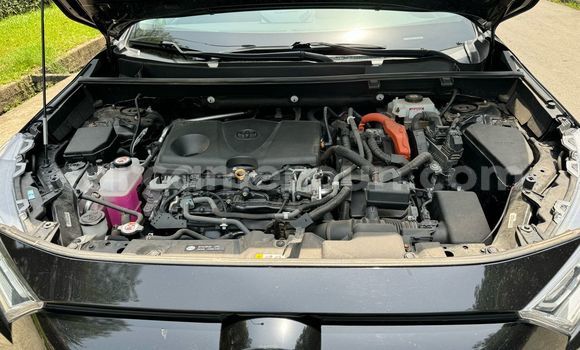 Sayi Imported Toyota RAV4 Black Mota in Douala a Ƙasar Kamaru Sayi Imported Toyota RAV4 Black Mota in Douala a Ƙasar Kamaru