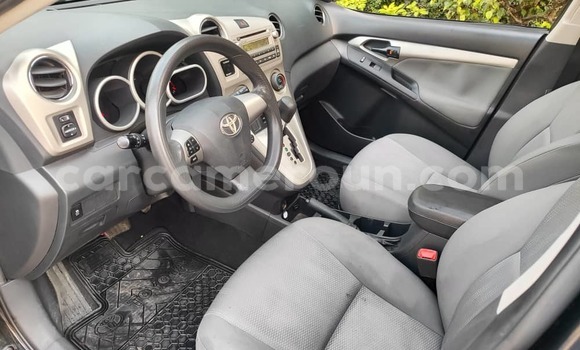 Sayi Imported Toyota Matrix Black Mota in Douala a Ƙasar Kamaru Sayi Imported Toyota Matrix Black Mota in Douala a Ƙasar Kamaru