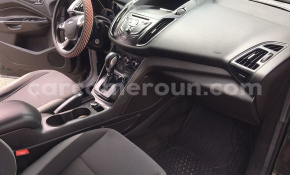 Sayi Na hannu Ford Escape Black Mota in Douala a Ƙasar Kamaru Sayi Na hannu Ford Escape Black Mota in Douala a Ƙasar Kamaru