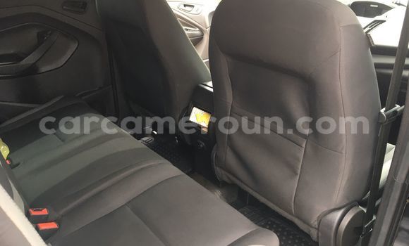 Sayi Na hannu Ford Escape Black Mota in Douala a Ƙasar Kamaru Sayi Na hannu Ford Escape Black Mota in Douala a Ƙasar Kamaru