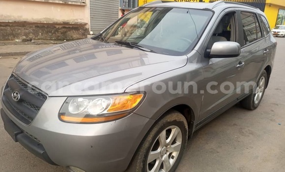 Sayi Sabo Hyundai Santa Fe Azurfa Mota in Douala a Ƙasar Kamaru Sayi Sabo Hyundai Santa Fe Azurfa Mota in Douala a Ƙasar Kamaru
