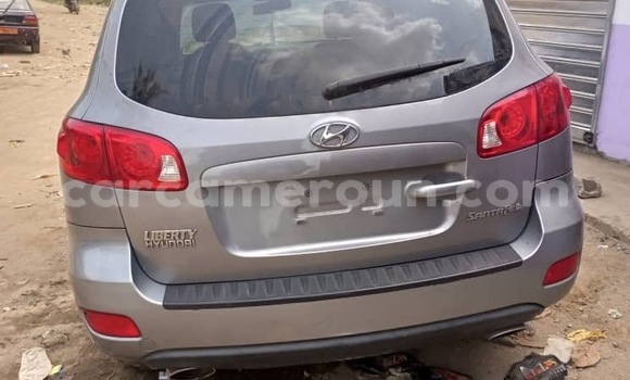 Sayi Sabo Hyundai Santa Fe Azurfa Mota in Douala a Ƙasar Kamaru Sayi Sabo Hyundai Santa Fe Azurfa Mota in Douala a Ƙasar Kamaru