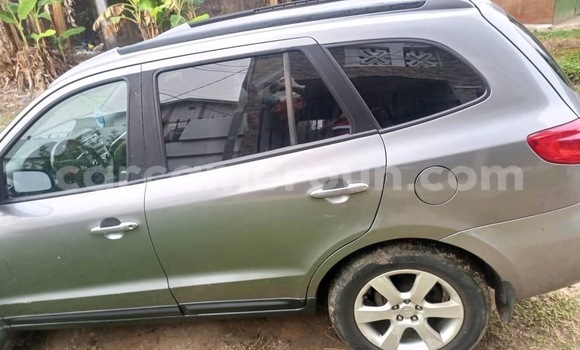 Sayi Sabo Hyundai Santa Fe Azurfa Mota in Douala a Ƙasar Kamaru Sayi Sabo Hyundai Santa Fe Azurfa Mota in Douala a Ƙasar Kamaru