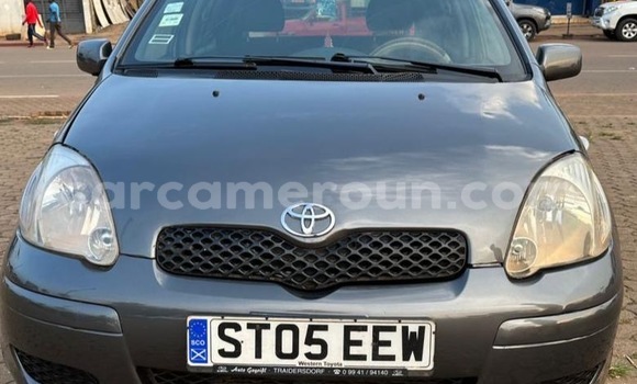 Sayi Na hannu Toyota Yaris Azurfa Mota in Yaounde a Babban Kamaru Sayi Na hannu Toyota Yaris Azurfa Mota in Yaounde a Babban Kamaru