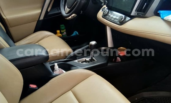Sayi Na hannu Toyota RAV4 Black Mota in Douala a Ƙasar Kamaru Sayi Na hannu Toyota RAV4 Black Mota in Douala a Ƙasar Kamaru