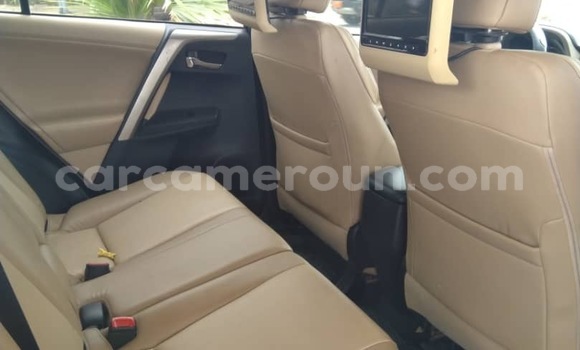 Sayi Na hannu Toyota RAV4 Black Mota in Douala a Ƙasar Kamaru Sayi Na hannu Toyota RAV4 Black Mota in Douala a Ƙasar Kamaru