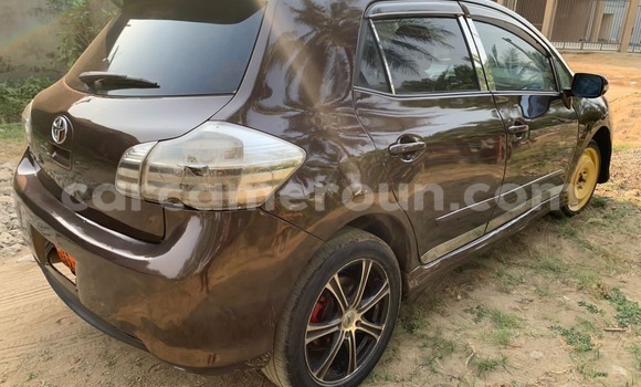 Sayi Na hannu Toyota Blade Brown Mota in Douala a Ƙasar Kamaru