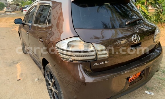 Sayi Na hannu Toyota Blade Brown Mota in Douala a Ƙasar Kamaru Sayi Na hannu Toyota Blade Brown Mota in Douala a Ƙasar Kamaru
