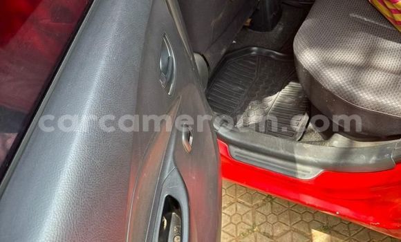 Sayi Na hannu Toyota Yaris Red Mota in Yaounde a Babban Kamaru Sayi Na hannu Toyota Yaris Red Mota in Yaounde a Babban Kamaru