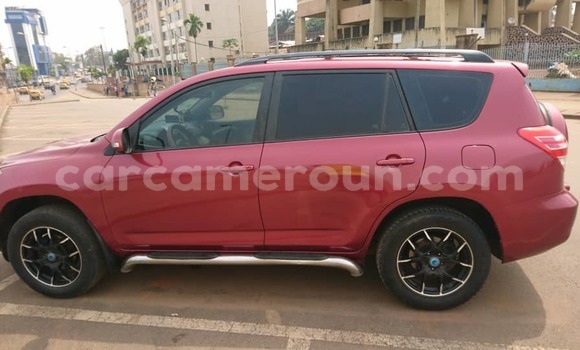 Acheter Occasion Voiture Toyota RAV4 Rouge à Yaoundé, Central Cameroon Acheter Occasion Voiture Toyota RAV4 Rouge à Yaoundé, Central Cameroon