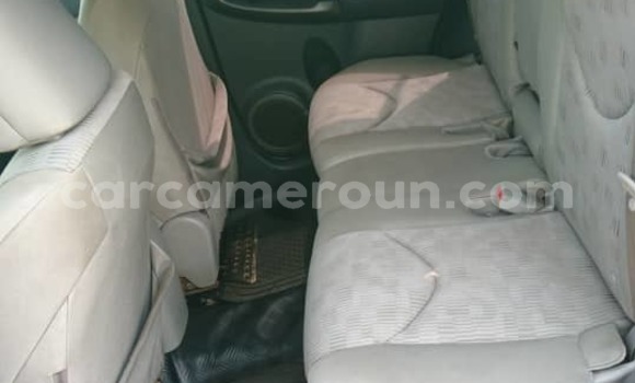 Acheter Occasion Voiture Toyota RAV4 Rouge à Yaoundé, Central Cameroon Acheter Occasion Voiture Toyota RAV4 Rouge à Yaoundé, Central Cameroon