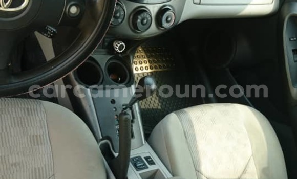 Acheter Occasion Voiture Toyota RAV4 Rouge à Yaoundé, Central Cameroon Acheter Occasion Voiture Toyota RAV4 Rouge à Yaoundé, Central Cameroon