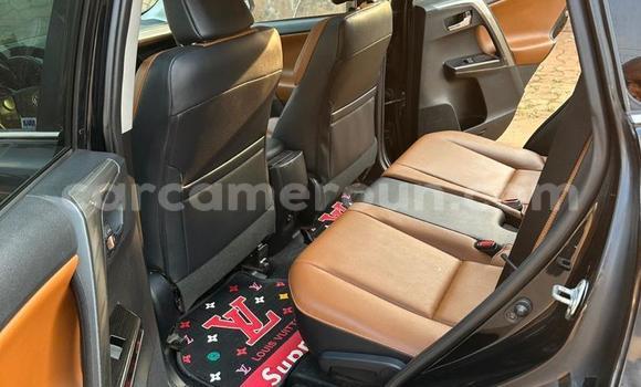 Sayi Na hannu Toyota RAV4 Black Mota in Yaounde a Babban Kamaru Sayi Na hannu Toyota RAV4 Black Mota in Yaounde a Babban Kamaru