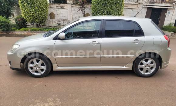 Sayi Na hannu Toyota Corolla Brown Mota in Yaounde a Babban Kamaru Sayi Na hannu Toyota Corolla Brown Mota in Yaounde a Babban Kamaru