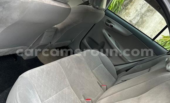 Sayi Imported Toyota Corolla Azurfa Mota in Douala a Ƙasar Kamaru Sayi Imported Toyota Corolla Azurfa Mota in Douala a Ƙasar Kamaru