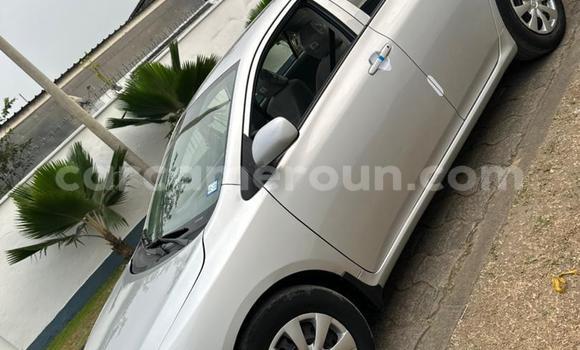 Sayi Imported Toyota Corolla Azurfa Mota in Douala a Ƙasar Kamaru Sayi Imported Toyota Corolla Azurfa Mota in Douala a Ƙasar Kamaru