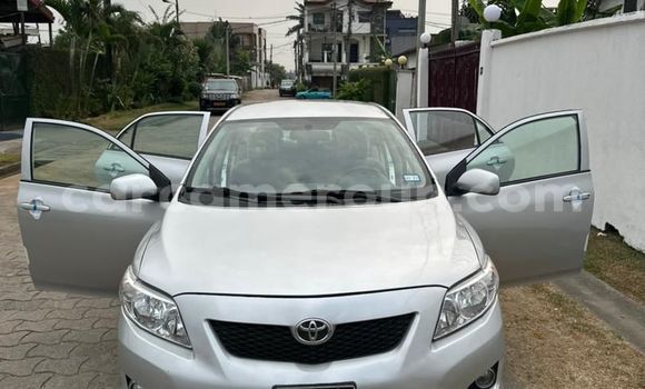 Sayi Imported Toyota Corolla Azurfa Mota in Douala a Ƙasar Kamaru Sayi Imported Toyota Corolla Azurfa Mota in Douala a Ƙasar Kamaru