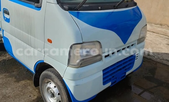 Sayi Na hannu Suzuki Carry White Mota in Douala a Ƙasar Kamaru