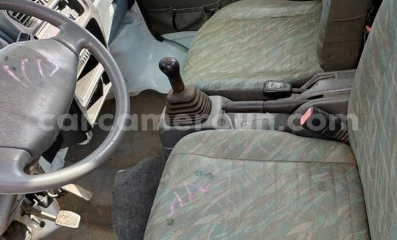 Sayi Na hannu Suzuki Carry White Mota in Douala a Ƙasar Kamaru Sayi Na hannu Suzuki Carry White Mota in Douala a Ƙasar Kamaru