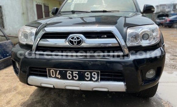 Sayi Na hannu Toyota 4Runner Black Mota in Douala a Ƙasar Kamaru
