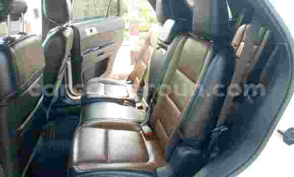Acheter Occasion Voiture Ford Explorer Blanc à Douala, Littoral Cameroon Acheter Occasion Voiture Ford Explorer Blanc à Douala, Littoral Cameroon